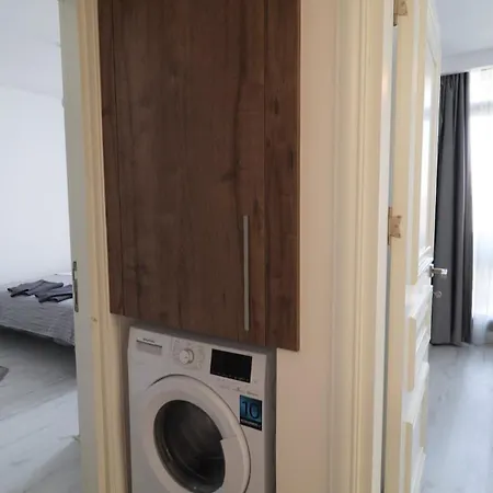 Girne Merkezde Genis Terasli Havuzlu * Karavas (Northern Cyprus)