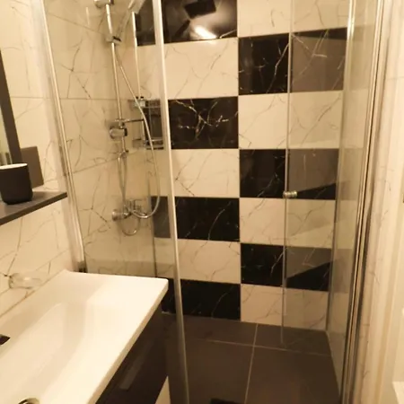 Appartement Girne Merkezde Genis Terasli Havuzlu