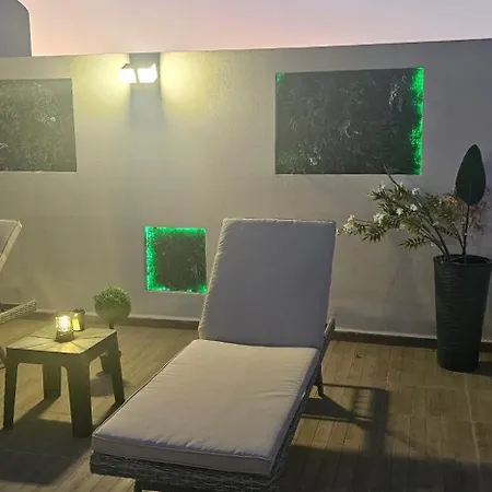 Girne Merkezde Genis Terasli Havuzlu Karavas (Northern Cyprus)