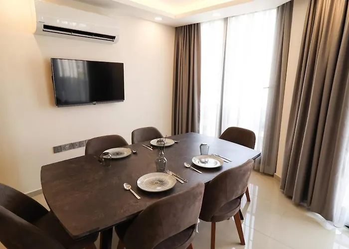 Apartmán Girne Merkezde Genis Terasli Havuzlu