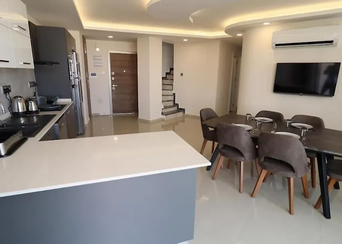 Girne Merkezde Genis Terasli Havuzlu Karavas (Northern Cyprus)