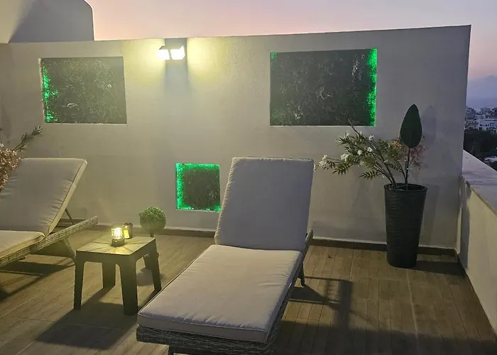 Girne Merkezde Genis Terasli Havuzlu Karavas (Northern Cyprus)